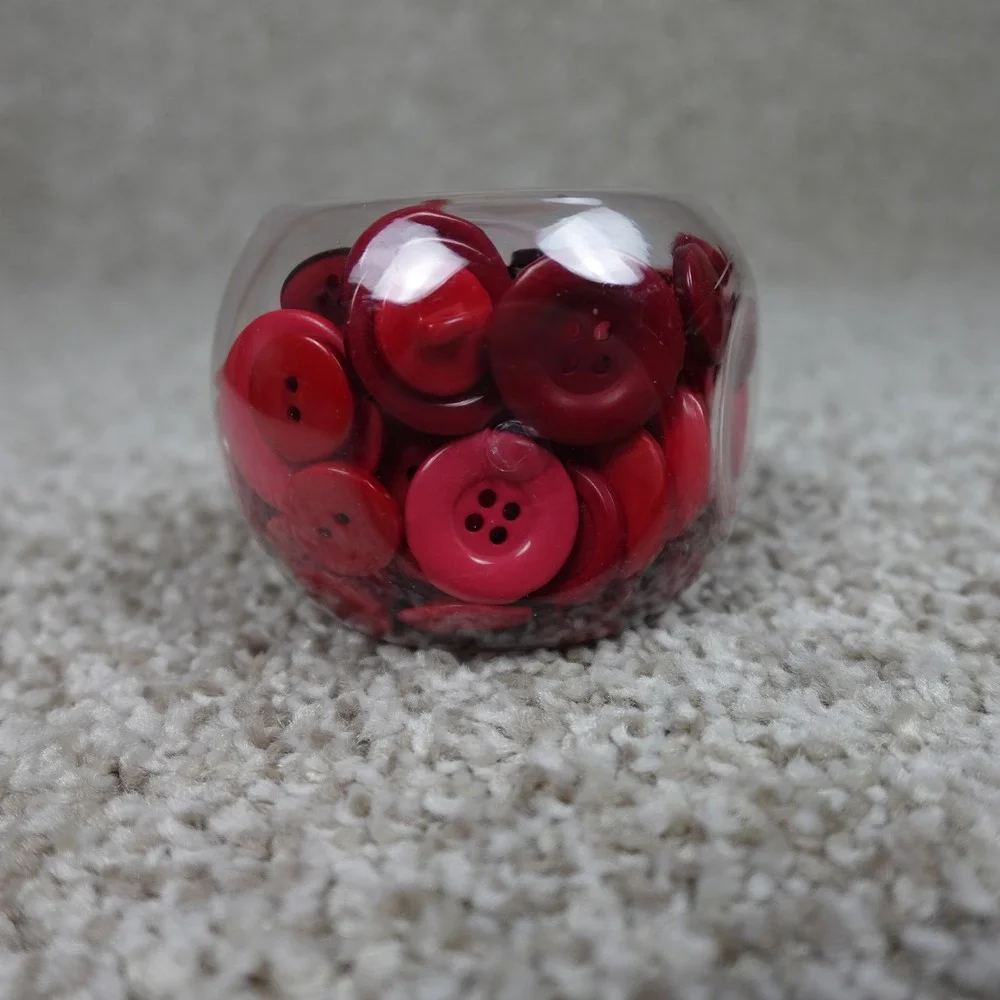 Blumenthal Lansing Co Red Buttons 4oz Jar Mixed Sizes Styles 540001006